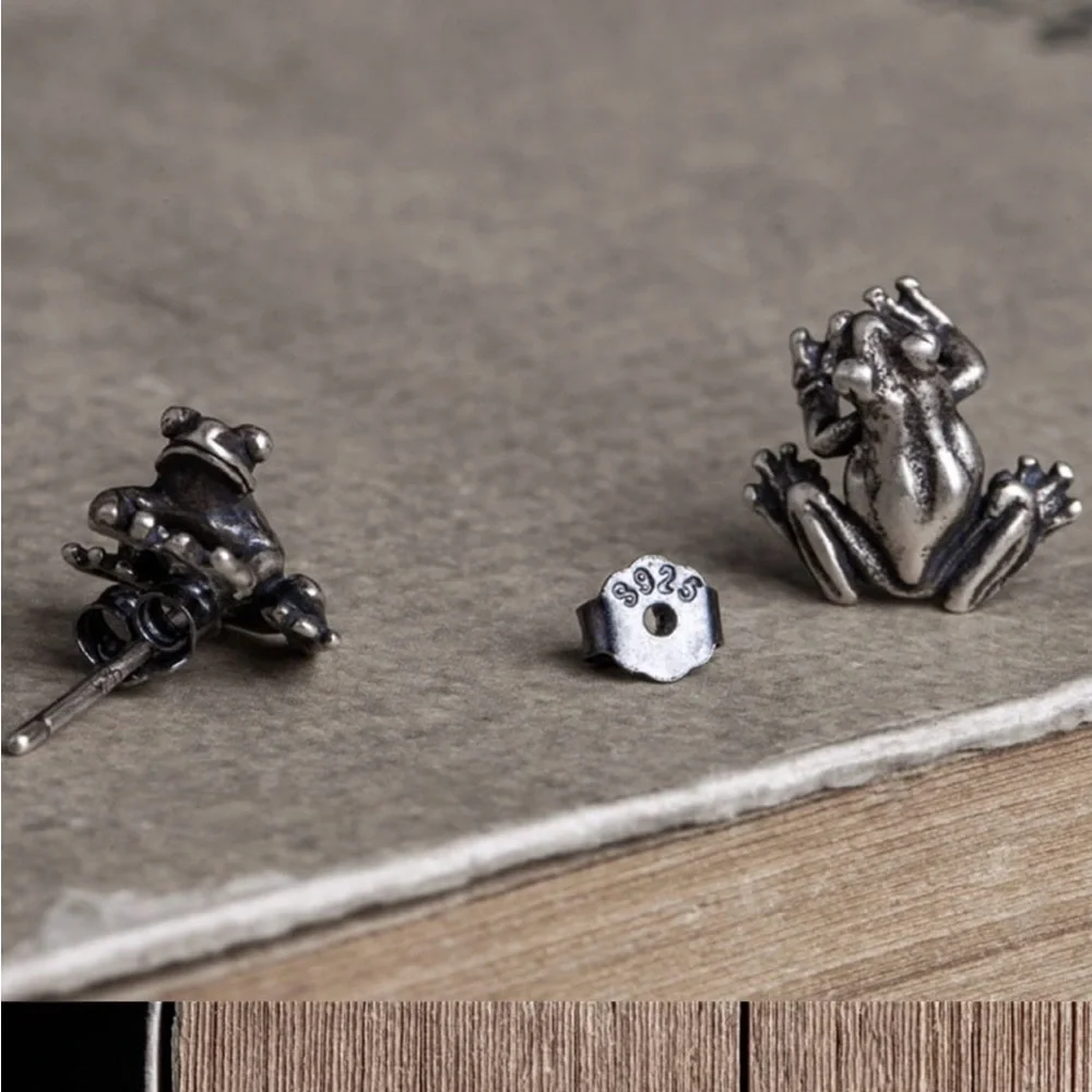 S925 SINGLE ACCENT Frog Ear Nail Rock Personality Earring